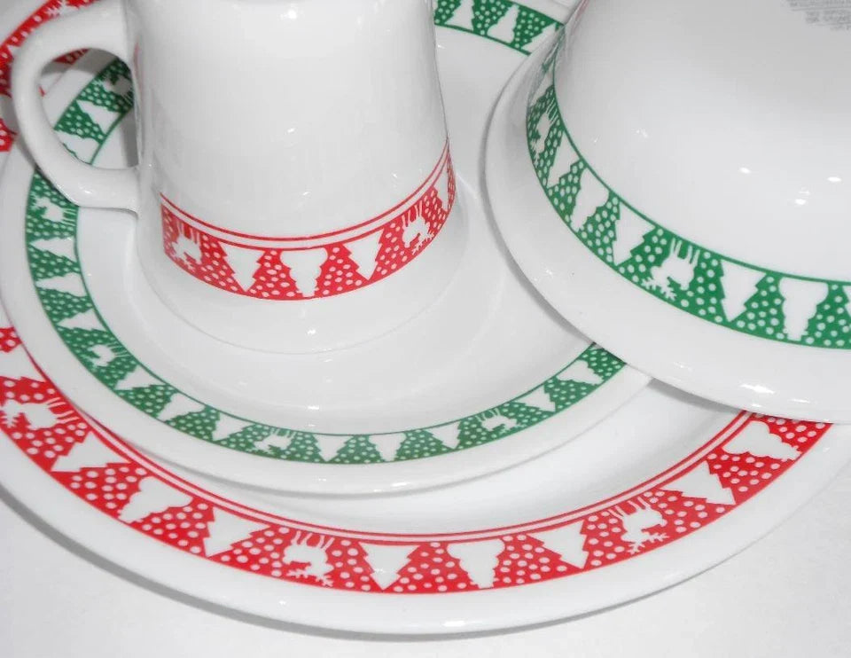 Corelle WINTER FESTIVAL 18-oz SOUP BOWL Green Christmas Tree Snowmen Reindeer