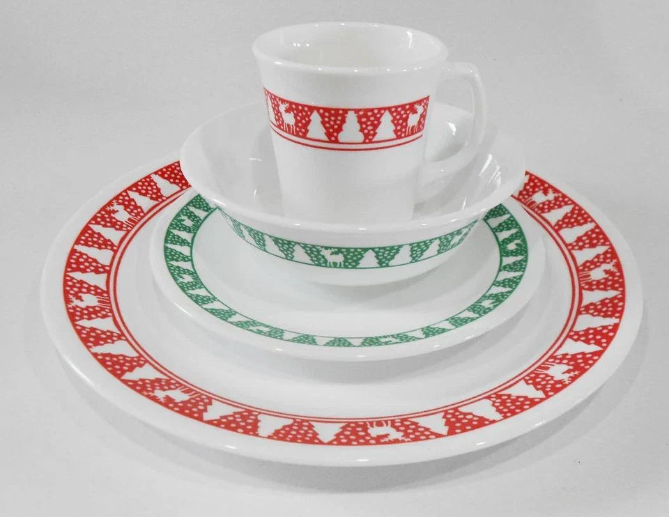Corelle WINTER FESTIVAL 18-oz SOUP BOWL Green Christmas Tree Snowmen Reindeer